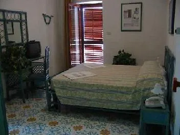 Hotel Phenicusa 3*